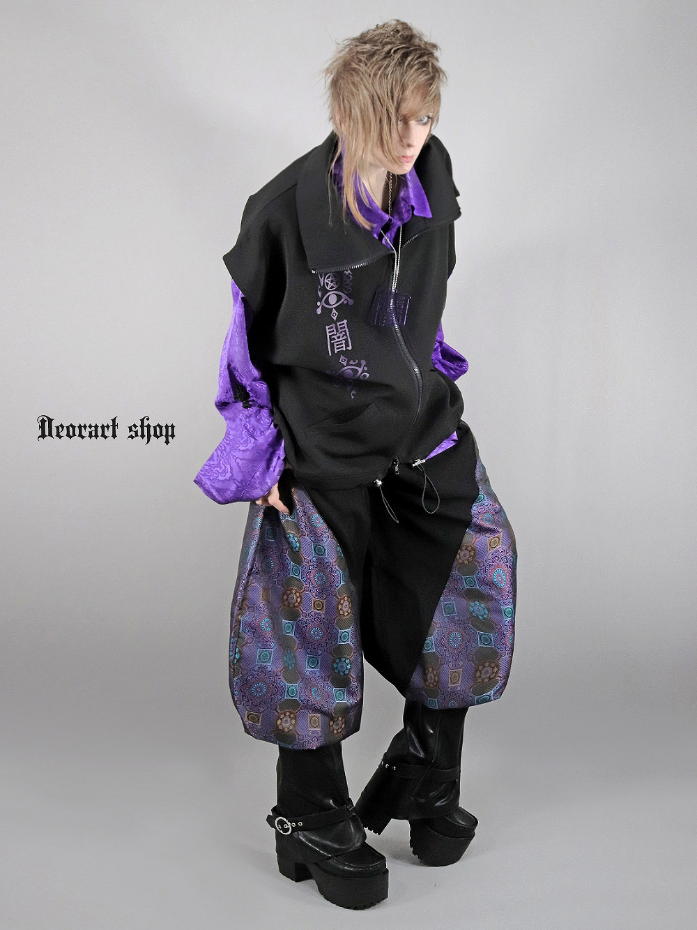 Deorart,ディオラート,地雷系ジャージ,ハイネック,ベスト,ノースリーブ,重ね着,サイバー,サイバーパンク,妖怪,和装,ホラー,着物,振袖,闇,漢字,原宿系,ジ,V系,emo,punk,rock,harajyuku,メンズ,レディース,オーバーサイズ,大きいサイズ,ゴシック,モード,ファッション,服,通販