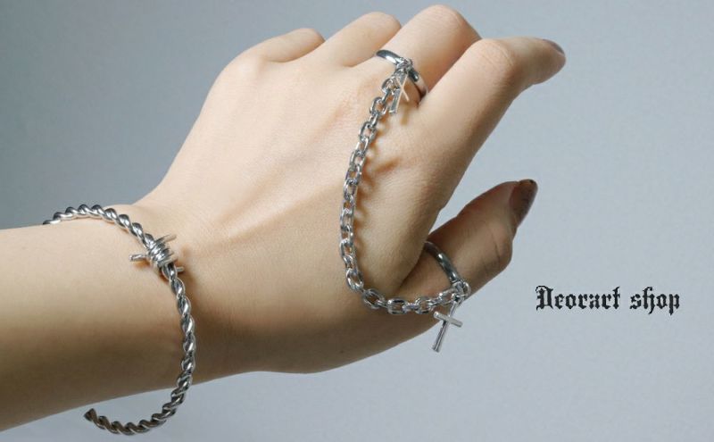 Deorart,ディオラート,有刺鉄線,スタッズ,バングル,腕輪,重ね付け,V系,ヴィジュアル系,サブカル,ファッション,連結,アーマーリング,メンズ,レディス ,emo,Vrock,kimono,anime,fashion