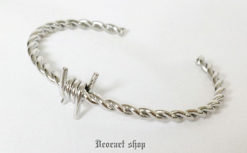 Deorart,ディオラート,有刺鉄線,スタッズ,バングル,腕輪,重ね付け,V系,ヴィジュアル系,サブカル,ファッション,連結,アーマーリング,メンズ,レディス ,emo,Vrock,kimono,anime,fashion