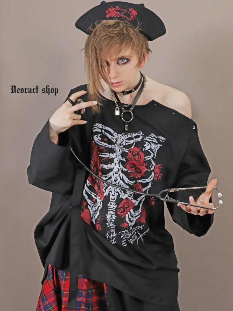 Deorart,ディオラート,病院風コーデ,血まみれ,包帯,ナースコーデ,ドクター,注射器,聴診器,プリント,医者,白衣,マッドサイエンティスト,ホラー,コスプレ,ゴスロリ,通販,地雷系,ハロウィン,衣装,バンド,コンカフェ,V系,ヴィジュアル系,男,メンズ,レディース,ファッション,mad scientist,emo,fashion