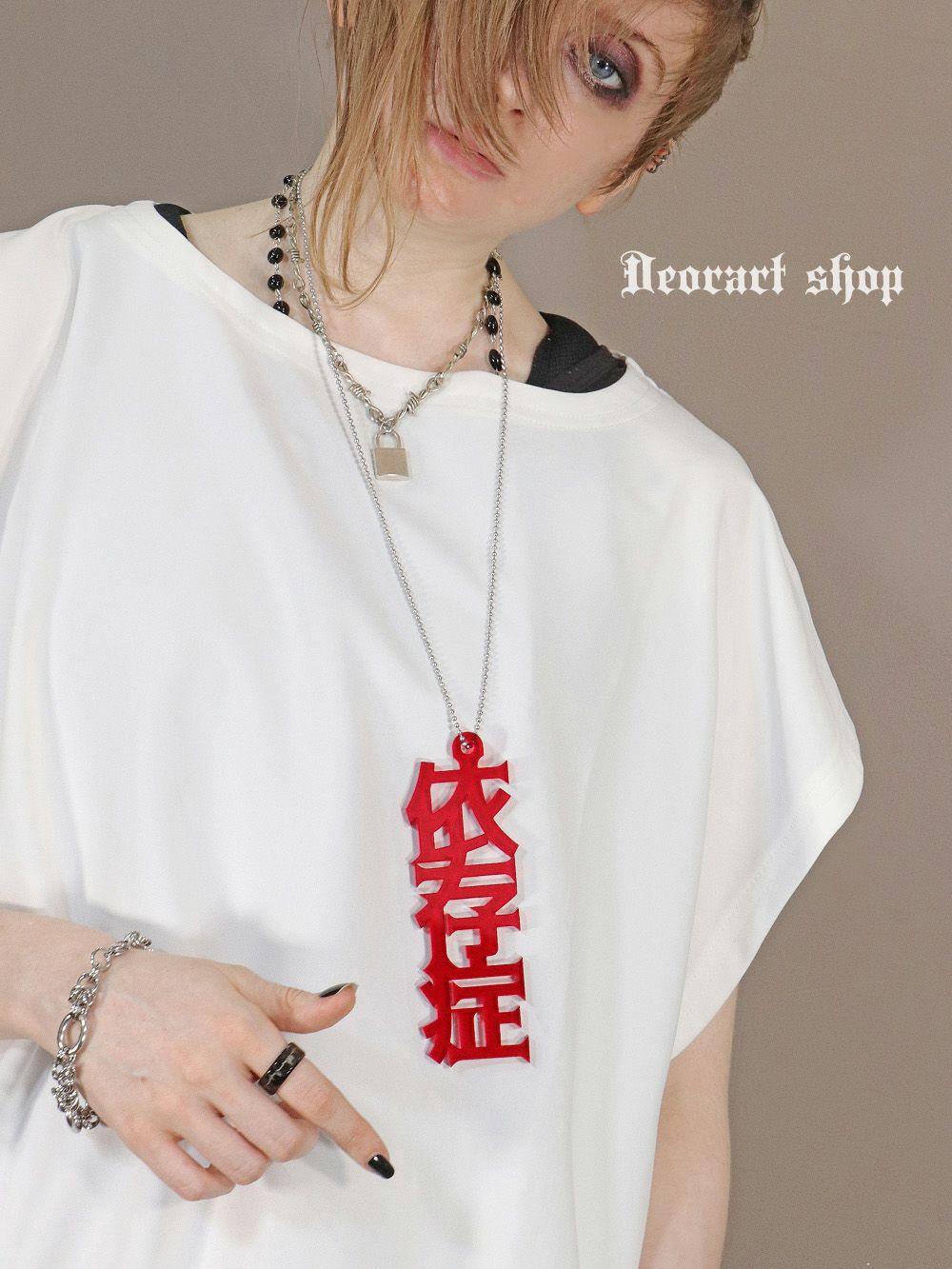 Deorart,ディオラート,アクリル,ゴシック,ホラー,漢字,文字モチーフ,和装,オカルト,アクリル,大きめ,モチーフ,ネックレス,病みかわ,V系,ヴィジュアル系,ゴスロリ,原宿系,ファッション,ギフト,メンズ,レディス,アクセサリー,kanji,Y2K,fashion,emo,accessory,Japan,kawaii,cawaii,harajyuku,Jrock,ｖkei