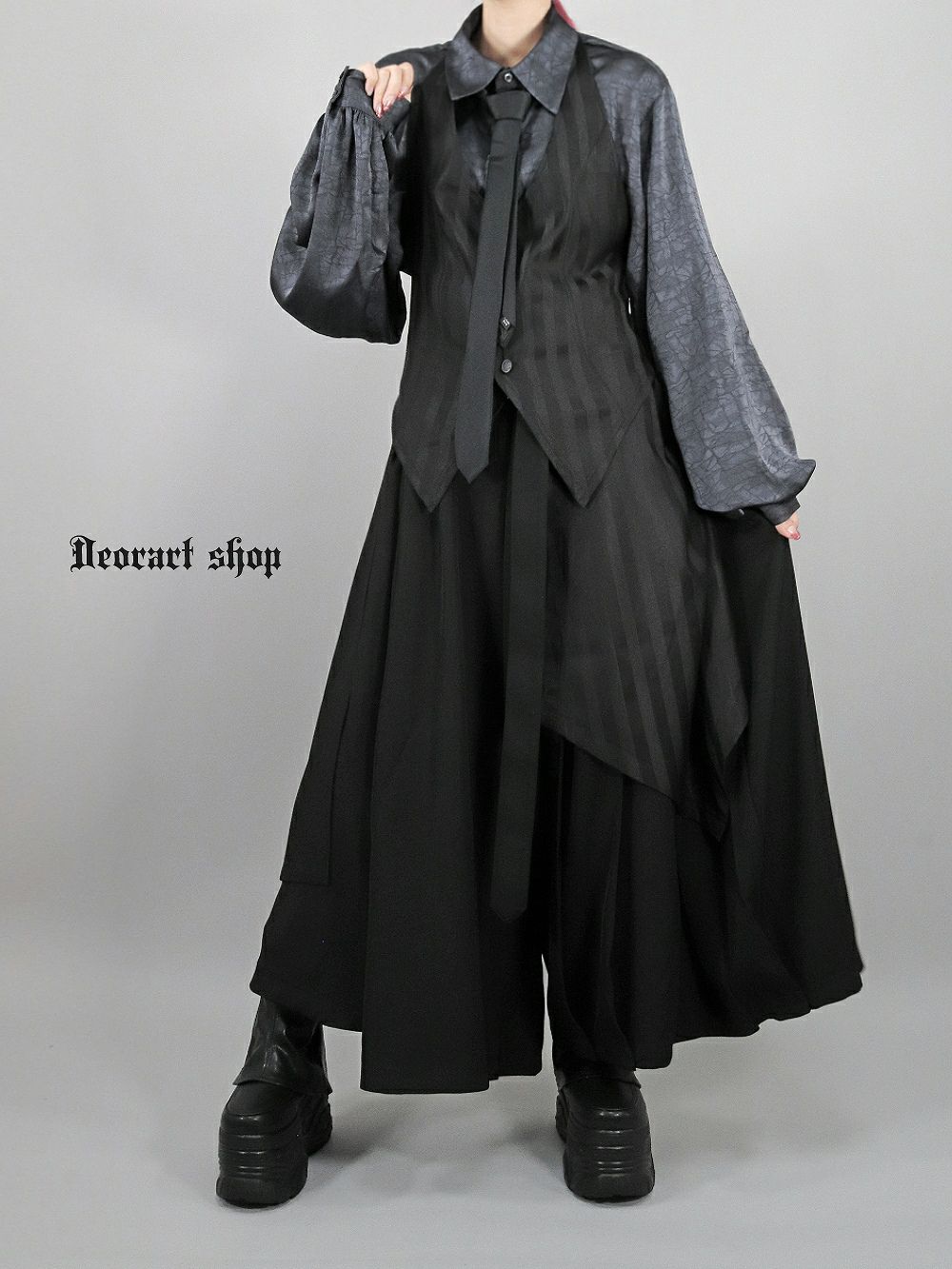 Deorart,ディオラート,V系,ストライプ,ホラー,地雷系,執事風ギャルソン,マント,ベスト,ジレ,中世,王子,セットアップ,V系,ヴィジュアル系,コーデ,ホスト,コンカフェ,ライブ,ファッション,ダンス衣装,メンズ,レディス,男装