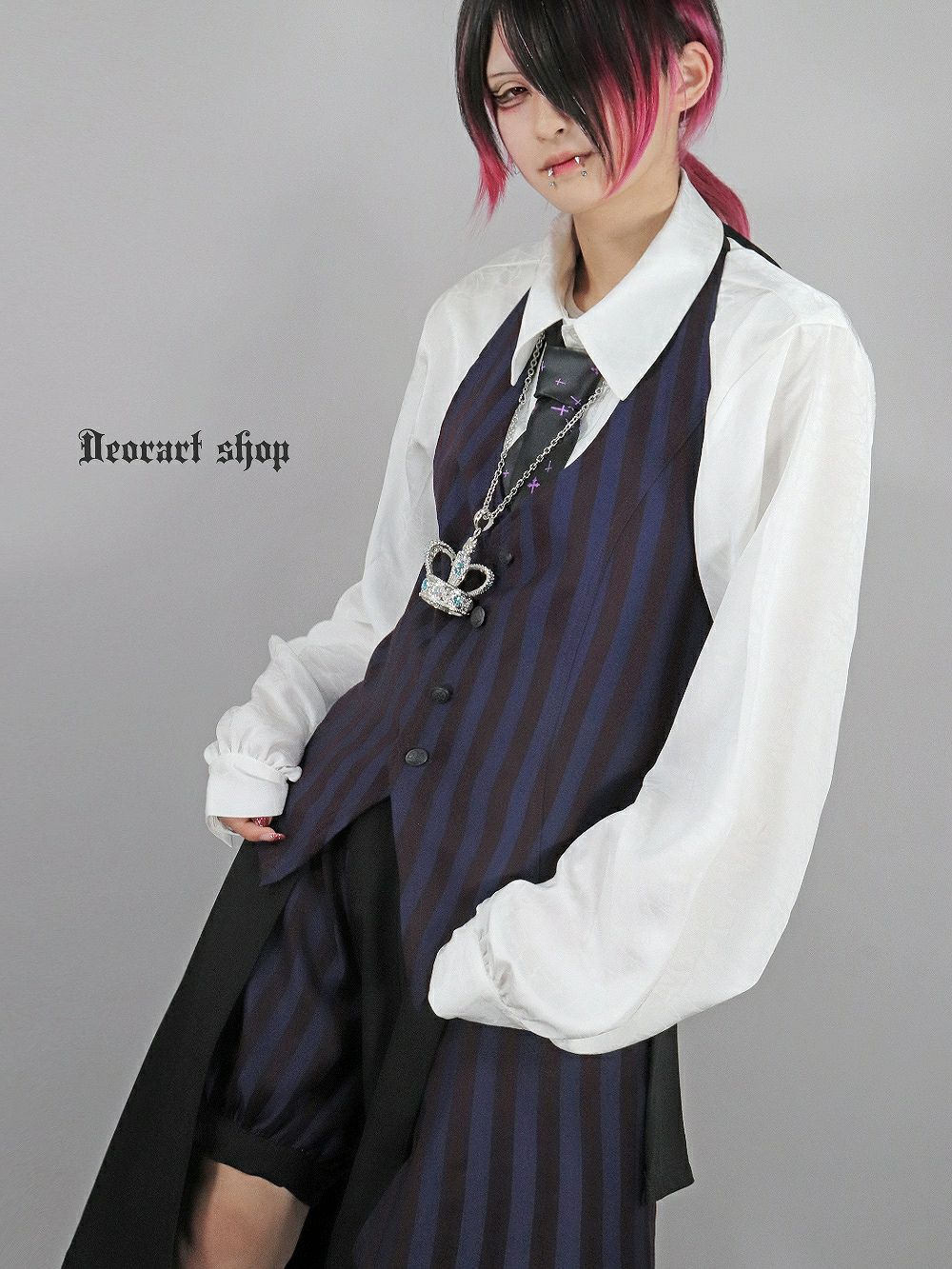 Deorart,ディオラート,V系,ストライプ,ホラー,地雷系,執事風ギャルソン,マント,ベスト,ジレ,中世,王子,セットアップ,V系,ヴィジュアル系,コーデ,ホスト,コンカフェ,ライブ,ファッション,ダンス衣装,メンズ,レディス,男装